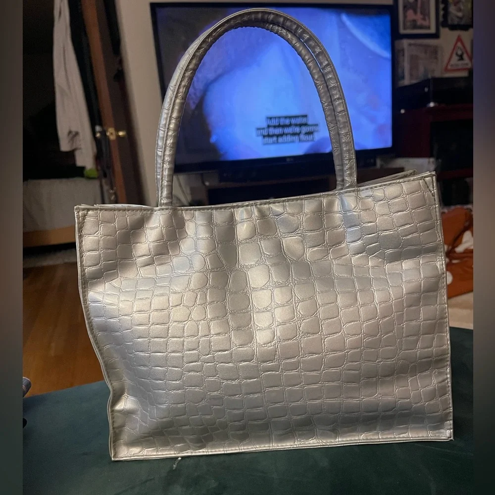 Vintage Marico Dallas Silver Crocodile-Embossed Shoulder Bag